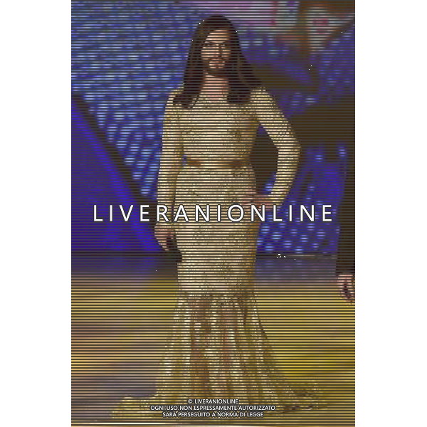 1 puntata della trasmissione TV \' Ballando con le stelle \' - Roma 20.02.2016 Auditorium Rai - nella foto: Valerio Scanu interpreta Conchita Wurst / Ph. Corradetti - Ag. Aldo Liverani sas