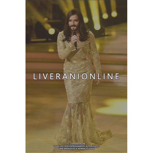 1 puntata della trasmissione TV \' Ballando con le stelle \' - Roma 20.02.2016 Auditorium Rai - nella foto: Valerio Scanu interpreta Conchita Wurst / Ph. Corradetti - Ag. Aldo Liverani sas