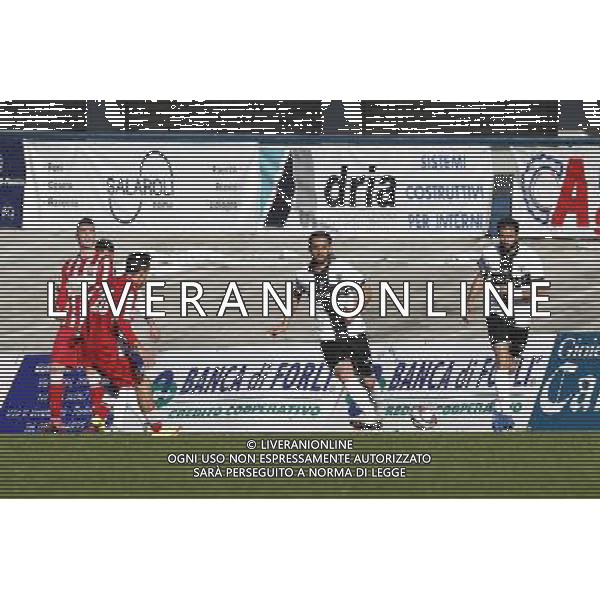 F.C. FORLÃŒ vs PARMA CALCIO 1913, Campionato di Calcio Serie D, Girone D, 28Âª giornata, 21/02/2016, nella foto: UN PASSAGGIO TRA MIGLIETTA E LONGOBARDI, Â©Claudio Zamagni/AGENZIA ALDO LIVERANI S.A.S.