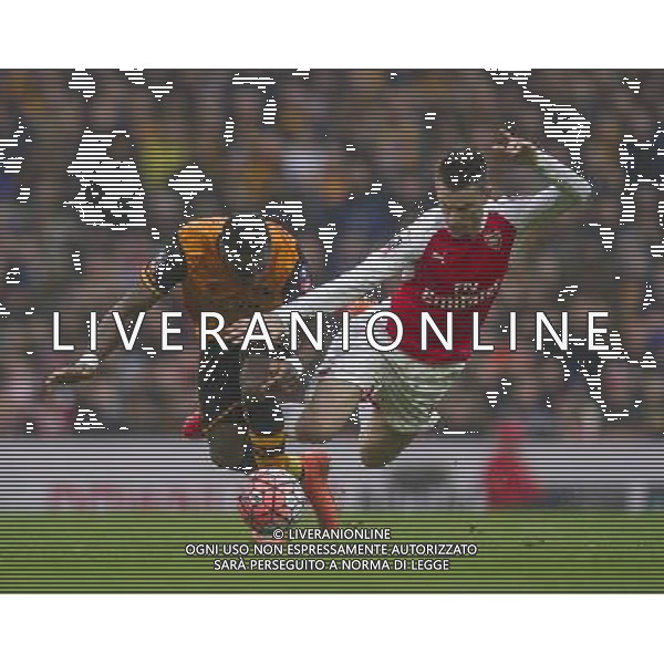 Hull City\'s Adama Diomande is fouled by Arsenal\'s Laurent Koscielny Photographer Ashley Western/CameraSport Football - The FA Cup Fifth Round - Arsenal v Hull City - Saturday 20th February 2016 - Emirates Stadium - London © CameraSport - 43 Linden Ave. Countesthorpe. Leicester. England. LE8 5PG - Tel: +44 (0) 116 277 4147 - admin@camerasport.com - www.camerasport.com / AGENZIA ALDO LIVERANI SAS - EDITORIAL USE ONLY 