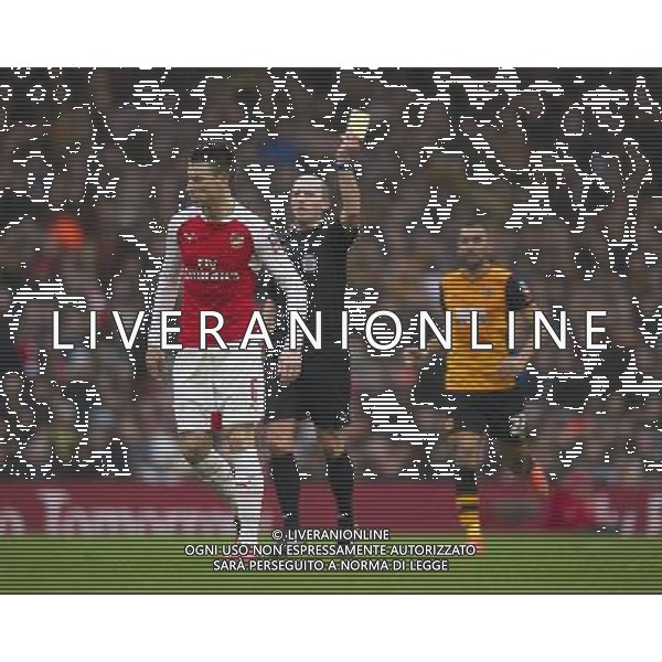 Arsenal\'s Laurent Koscielny is shown a yellow card by Referee Mike Dean Photographer Ashley Western/CameraSport Football - The FA Cup Fifth Round - Arsenal v Hull City - Saturday 20th February 2016 - Emirates Stadium - London © CameraSport - 43 Linden Ave. Countesthorpe. Leicester. England. LE8 5PG - Tel: +44 (0) 116 277 4147 - admin@camerasport.com - www.camerasport.com / AGENZIA ALDO LIVERANI SAS - EDITORIAL USE ONLY 