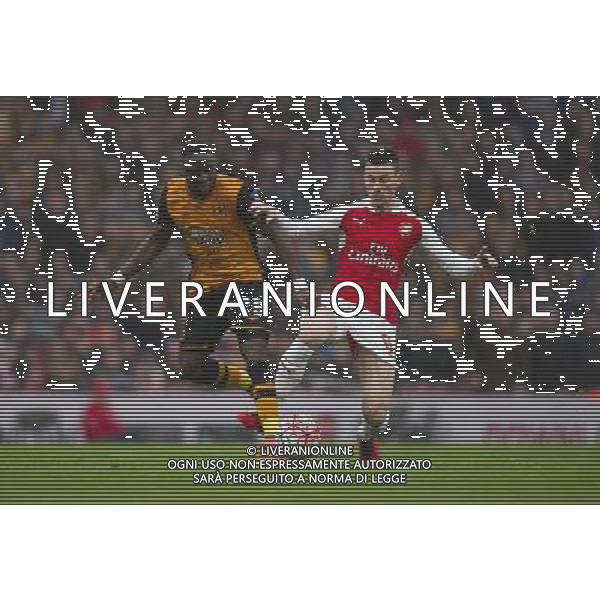 Hull City\'s Adama Diomande battles for possession with Arsenal\'s Laurent Koscielny Photographer Ashley Western/CameraSport Football - The FA Cup Fifth Round - Arsenal v Hull City - Saturday 20th February 2016 - Emirates Stadium - London © CameraSport - 43 Linden Ave. Countesthorpe. Leicester. England. LE8 5PG - Tel: +44 (0) 116 277 4147 - admin@camerasport.com - www.camerasport.com / AGENZIA ALDO LIVERANI SAS - EDITORIAL USE ONLY 