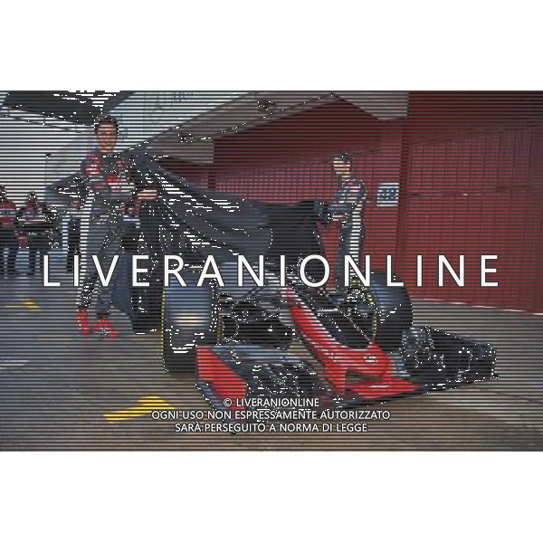 (L to R): Esteban Gutierrez (MEX) Haas F1 Team and Romain Grosjean (FRA) Haas F1 Team unveil the Haas VF-16. 22.02.2016. Formula One Testing, Day One, Barcelona, Spain. Monday. / AGENZIA ALDO LIVERANI SAS - ITALY ONLY EDITORIAL USE ONLY