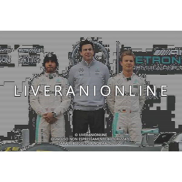 (L to R): Lewis Hamilton (GBR) Mercedes AMG F1 with Toto Wolff (GER) Mercedes AMG F1 Shareholder and Executive Director and Nico Rosberg (GER) Mercedes AMG F1. 22.02.2016. Formula One Testing, Day One, Barcelona, Spain. Monday. / AGENZIA ALDO LIVERANI SAS - ITALY ONLY EDITORIAL USE ONLY