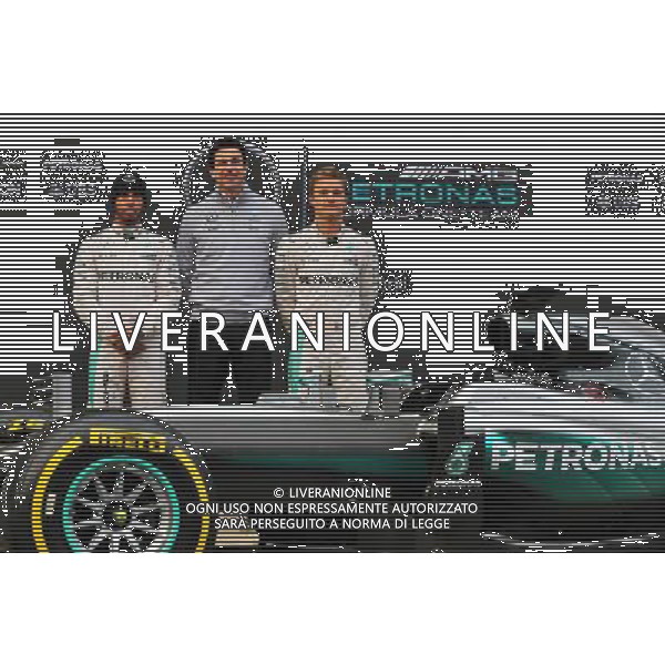 (L to R): Lewis Hamilton (GBR) Mercedes AMG F1 with Toto Wolff (GER) Mercedes AMG F1 Shareholder and Executive Director and Nico Rosberg (GER) Mercedes AMG F1 with the Mercedes AMG F1 W07 Hybrid. 22.02.2016. Formula One Testing, Day One, Barcelona, Spain. Monday. / AGENZIA ALDO LIVERANI SAS - ITALY ONLY EDITORIAL USE ONLY