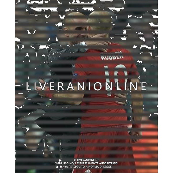 UEFA Champions League 2015/2016 Ottavi di Finale Torino - 23.02.2016 Juventus-Bayern Monaco Nella Foto: esultanza dopo il gol di arjen robben del 0-2 con con guardiola /Ph.Vitez-Ag. Aldo Liverani