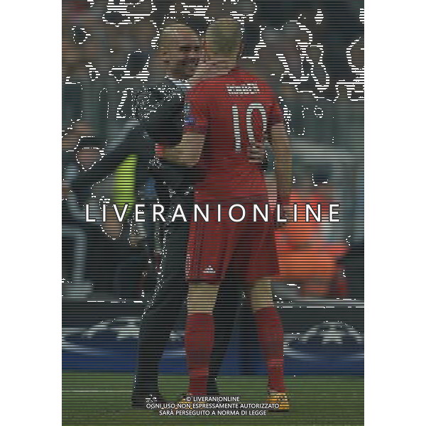 UEFA Champions League 2015/2016 Ottavi di Finale Torino - 23.02.2016 Juventus-Bayern Monaco Nella Foto: esultanza dopo il gol di arjen robben del 0-2 con guardiola /Ph.Vitez-Ag. Aldo Liverani