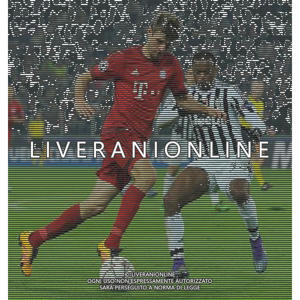 UEFA Champions League 2015/2016 Ottavi di Finale Torino - 23.02.2016 Juventus-Bayern Monaco Nella Foto:muller con patrice evra /Ph.Vitez-Ag. Aldo Liverani