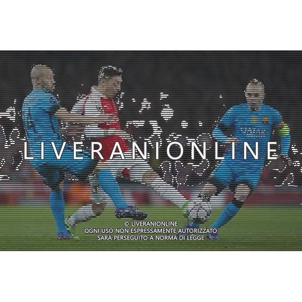 Arsenal\'s Mesut Ozil holds off the challenge from Barcelona\'s Javier Mascherano Photographer Craig Mercer/CameraSport Football - UEFA Champions League Round of 16 - Arsenal v Barcelona - Tuesday 23rd February 2016 - Emirates Stadium - London © CameraSport - 43 Linden Ave. Countesthorpe. Leicester. England. LE8 5PG - Tel: +44 (0) 116 277 4147 - admin@camerasport.com - www.camerasport.com AG ALDO LIVERANI SAS ONLY ITALY