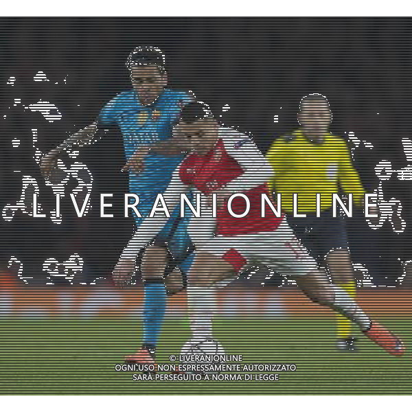 Arsenal\'s Alexis Sanchez holds off the challenge from Barcelona\'s Daniel Alves Photographer Craig Mercer/CameraSport Football - UEFA Champions League Round of 16 - Arsenal v Barcelona - Tuesday 23rd February 2016 - Emirates Stadium - London © CameraSport - 43 Linden Ave. Countesthorpe. Leicester. England. LE8 5PG - Tel: +44 (0) 116 277 4147 - admin@camerasport.com - www.camerasport.com AG ALDO LIVERANI SAS ONLY ITALY