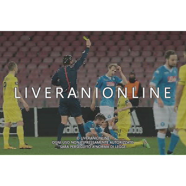 NAPOLI - VILLARREAL UEFA Europa League 2015-2016 sedicesimi ritorno 25.02.2016 NELLA FOTO AMMONIZIONE SORIANO ©MOSCA / AGENZIA ALDO LIVERANI SAS