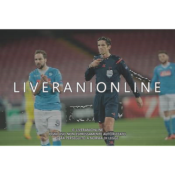 NAPOLI - VILLARREAL UEFA Europa League 2015-2016 sedicesimi ritorno 25.02.2016 NELLA FOTO HIGUAIN, ARBITRO AYTEKIN ©MOSCA / AGENZIA ALDO LIVERANI SAS