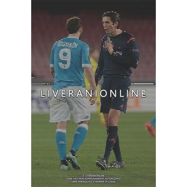 NAPOLI - VILLARREAL UEFA Europa League 2015-2016 sedicesimi ritorno 25.02.2016 NELLA FOTO HIGUAIN, ARBITRO AYTEKIN ©MOSCA / AGENZIA ALDO LIVERANI SAS