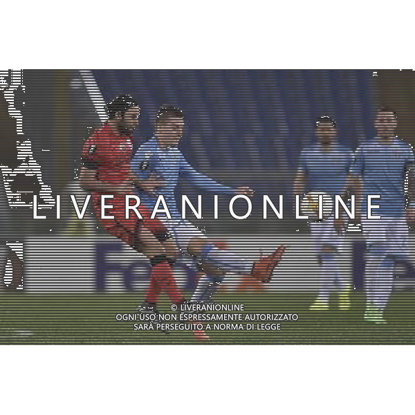 UEFA Europa League 2015-2016 sedicesimi ritorno - Roma - 25.02.2016 - Stadio Olimpico - Lazio vs Galatasaray - nella foto: Sergej Milinkovic-Savic e Selcuk Inan /Ph. Corradetti - Ag. Aldo Liverani Sas/ AGENZIA ALDO LIVERANI SAS