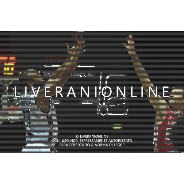 OBIETTIVO LAVORO BOLOGNA - EA7 EMPORIO ARMANI OLIMPIA MILANO BASKET LEGA A 28 FEBBRAIO 2016 NELLA FOTO HASBROUCK ©OPTIMAFOTO/ AGENZIA ALDO LIVERANI SAS