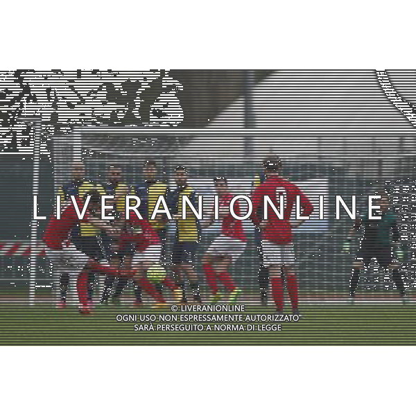 SANTARCANGELO vs SAVONA, Campionato di Calcio Lega Pro, Girone B, 24» giornata, 28/02/2016, nella foto: PALUMBO, BATTE LA PUNIZIONE, ©CLAUDIO ZAMAGNI/AGENZIA ALDO LIVERANI S.A.S.