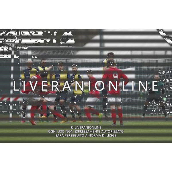 SANTARCANGELO vs SAVONA, Campionato di Calcio Lega Pro, Girone B, 24» giornata, 28/02/2016, nella foto: PALUMBO, BATTE LA PUNIZIONE, ©CLAUDIO ZAMAGNI/AGENZIA ALDO LIVERANI S.A.S.