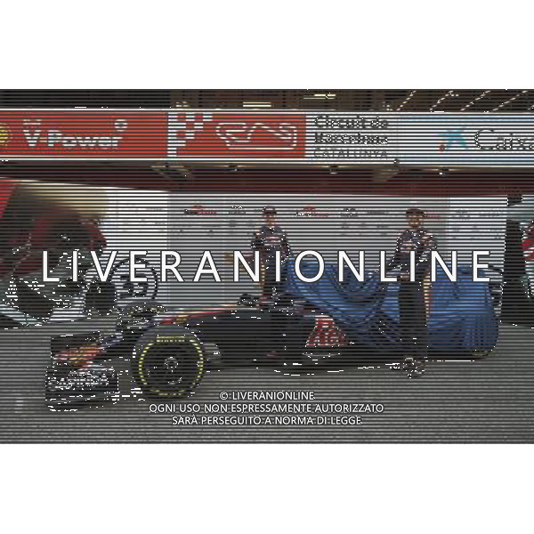 (L to R): Max Verstappen (NLD) Scuderia Toro Rosso and Carlos Sainz Jr (ESP) Scuderia Toro Rosso unveil the livery for the Scuderia Toro Rosso STR11. 01.03.2016. Formula One Testing, Day One, Barcelona, Spain. Tuesday. / AGENZIA ALDO LIVERANI SAS - ITALY ONLY EDITORIAL USE ONLY
