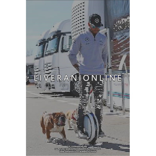 Lewis Hamilton (GBR) Mercedes AMG F1 on a hoverboard in the paddock with his dogs Roscoe and Coco. 01.03.2016. Formula One Testing, Day One, Barcelona, Spain. Tuesday. / AGENZIA ALDO LIVERANI SAS - ITALY ONLY EDITORIAL USE ONLY