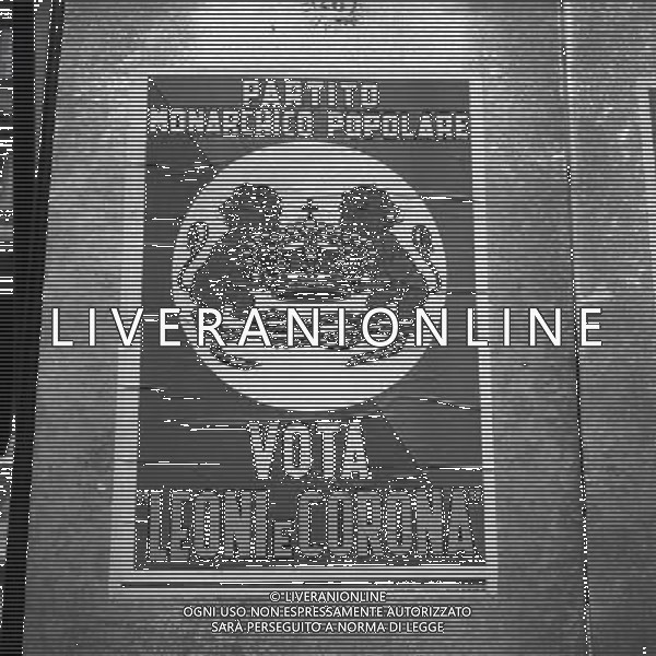 ROMA 1956 ELZIONI POLITICHE E MANIFESTI PARTITI POLITICI NELLA FOTO MANIFESTI PARTITI POLITICI AG ALDO LIVERANI SAS