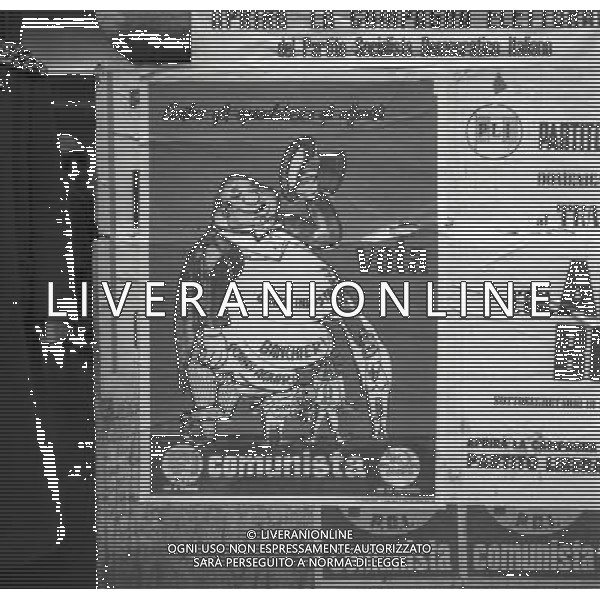 ROMA 1956 ELZIONI POLITICHE E MANIFESTI PARTITI POLITICI NELLA FOTO MANIFESTI PARTITI POLITICI AG ALDO LIVERANI SAS