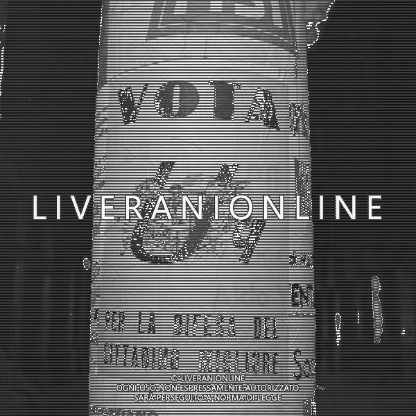 ROMA 1956 ELZIONI POLITICHE E MANIFESTI PARTITI POLITICI NELLA FOTO MANIFESTI PARTITI POLITICI AG ALDO LIVERANI SAS