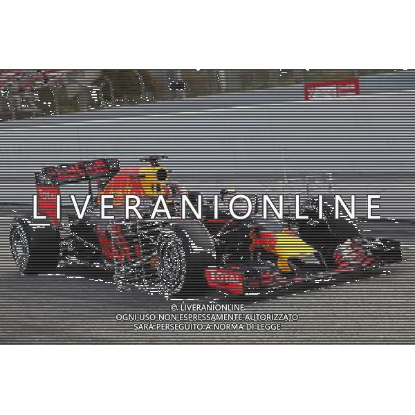 Daniil Kvyat (RUS) Red Bull Racing RB12 running sensor equipment. 03.03.2016. Formula One Testing, Day Three, Barcelona, Spain. Thursday. AG ALDO LIVERANI SAS ONLY ITALY