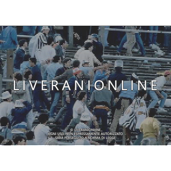 FINALE DI COPPA CAMPIONI JUVENTUS-LIVERPOOL A BRUXELLES STADIO HEYSEL 29/05/1985 NELLA FOTO LA TRAGEDIA CON TRENTANOVE VITTIME AGENZIA GIOVANNI LIVERANI-ALDO LIVERANI S A S
