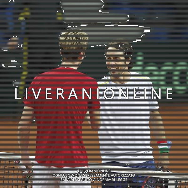 Coppa Davis, Italia vs Svizzera, primo turno del gruppo mondiale Davis Cup BNP Paribas, 06/03/2016, nella foto: PAOLO LORENZI E BALLIER, SI STRINGONO LA MANO ALLA FINE DEL MATCH, ©Claudio Zamagni/Agenzia Aldo Liverani s.a.s.