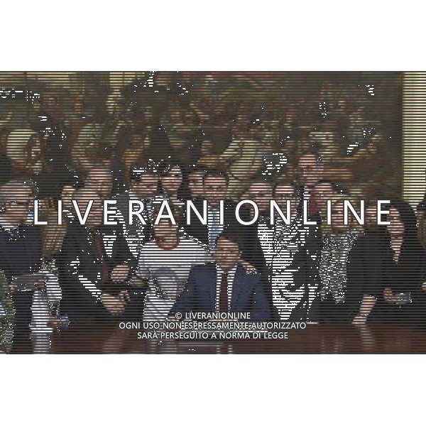 Firma della legge sull omicidio stradale alla presenza di associazioni e familiari delle vittime di incidenti stradali - Roma - 09.03.2016 - Palazzo Chigi - nella foto: Il momento della firma con alcuni familiari delle vittime / Ph. Corradetti - Ag. Aldo Liverani sas