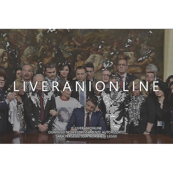 Firma della legge sull omicidio stradale alla presenza di associazioni e familiari delle vittime di incidenti stradali - Roma - 09.03.2016 - Palazzo Chigi - nella foto: Il momento della firma con alcuni familiari delle vittime / Ph. Corradetti - Ag. Aldo Liverani sas