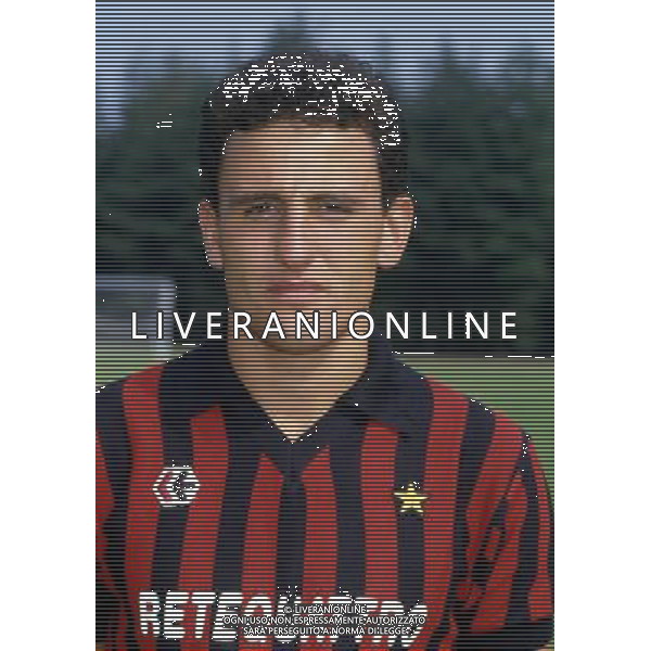 RETROSPETTIVA SERGIO BATTISTINI CALCIATORE NELLA FOTO SERGIO BATTISTINI CON LAMAGLIA DEL MILAN AG ALDO LIVERANI SAS