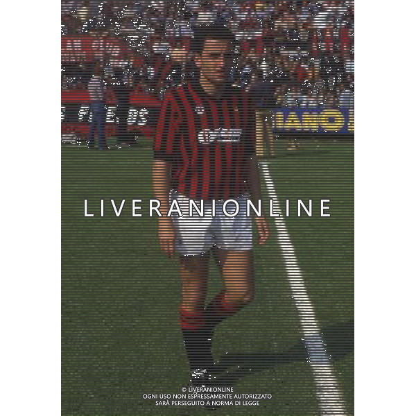 RETROSPETTIVA SERGIO BATTISTINI CALCIATORE NELLA FOTO SERGIO BATTISTINI CON LAMAGLIA DEL MILAN AG ALDO LIVERANI SAS