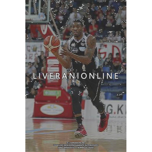 Lega Basket serie A, 6» giornata di ritorno, Consultinvest Pesaro vs Dolomiti Energia Trento 09/03/2016 nella foto: SANDERS JAMARR, IN AZIONE, ©CLAUDIO ZAMAGNI/AGENZIA ALDO LIVERANI S.A.S.