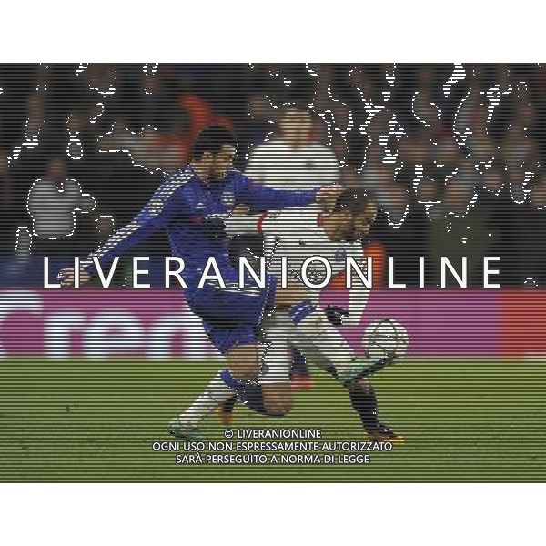 Chelsea\'s Pedro battles for possession with Paris Saint-Germain\'s Lucas Photographer Ashley Western/CameraSport Football - UEFA Champions League Round of 16 Second Leg - Chelsea v Paris Saint-Germain - Wednesday 9th March 2016 - Stamford Bridge - London © CameraSport - 43 Linden Ave. Countesthorpe. Leicester. England. LE8 5PG - Tel: +44 (0) 116 277 4147 - admin@camerasport.com - www.camerasport.com AG ALDO LIVERANI SAS ONLY ITALY