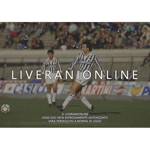 RETROSPETTIVA MARINO MAGRIN CALCIATORE NELLA FOTO MARINO MAGRIN CON LA MAGLIA DELLA JUVENTUS AG ALDO LIVERANI SAS