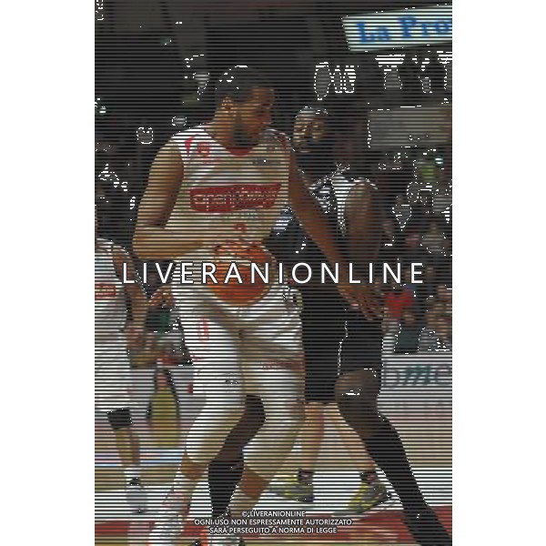 CAMPIONATO DI BASKET SERIE A, OPENJOBMETIS VARESE VS DOLOMITI ENERGIA TRENTINO, VARESE, 06-03-2016, NELLA FOTO:DAVIES BRANDON VS WRIGHT JULIAN AG ALDO LIVERANI SAS
