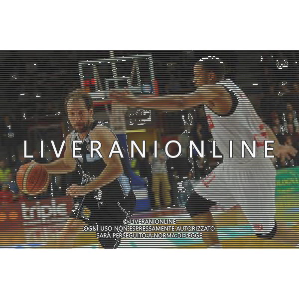 CAMPIONATO DI BASKET SERIE A, OPENJOBMETIS VARESE VS DOLOMITI ENERGIA TRENTINO, VARESE, 06-03-2016, NELLA FOTO:GIUSEPPE POETA VS WRIGHT CHRIS AG ALDO LIVERANI SAS