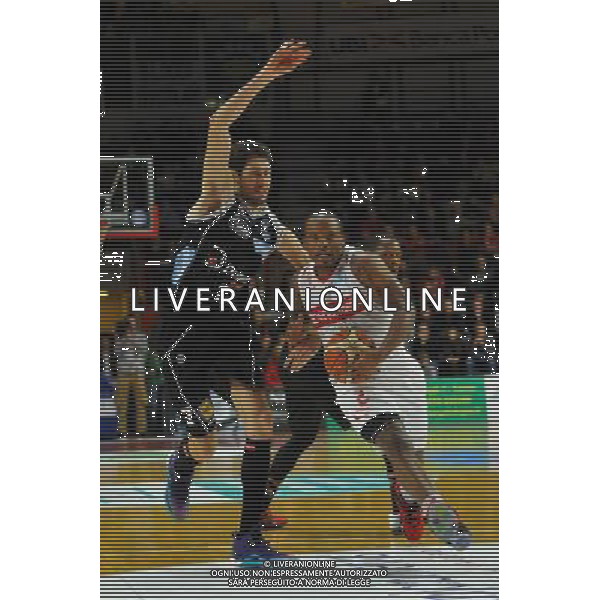 CAMPIONATO DI BASKET SERIE A, OPENJOBMETIS VARESE VS DOLOMITI ENERGIA TRENTINO, VARESE, 06-03-2016, NELLA FOTO:WAYNS MAALIK VS PASCOLO DAVIDE AG ALDO LIVERANI SAS