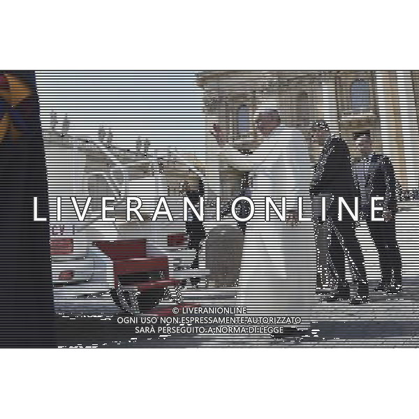 Vaticano Udienza Giubilare Piazza San Pietro - 12.03.2016 - nella foto: Papa Francesco sale sulla papa mobile / Ph. Corradetti - Ag. Aldo Liverani sas