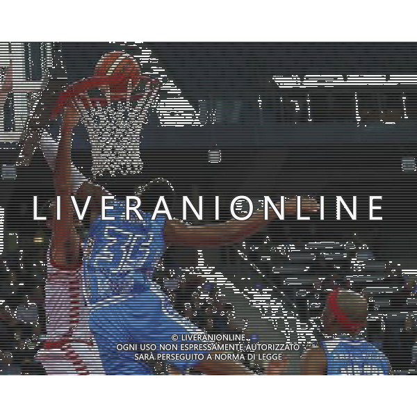 Lega Basket serie A, 7» giornata di ritorno, Consultinvest Pesaro vs Banco di Sardegna Sassari 13/03/2016 nella foto: DAYE INTERCETTATO DA KADLI, ©CLAUDIO ZAMAGNI/AGENZIA ALDO LIVERANI S.A.S.