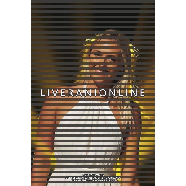 Ellie Jean Coffey (AUS) Pro Surfer at the Renault Sport F1 Team RS16 livery reveal. 16.03.2016. Formula 1 World Championship, Rd 1, Australian Grand Prix, Albert Park, Melbourne, Australia, Preparation Day. AG ALDO LIVERANI SAS ONLY ITALY