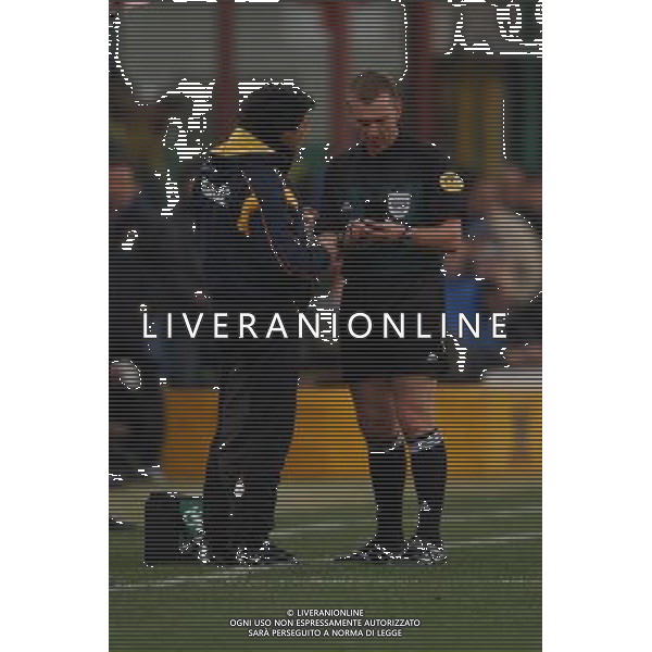 inter-aek atene 21/02/02 nella foto arbitro graham poll - inghilterra foto marco luzzani/ag aldo liverani