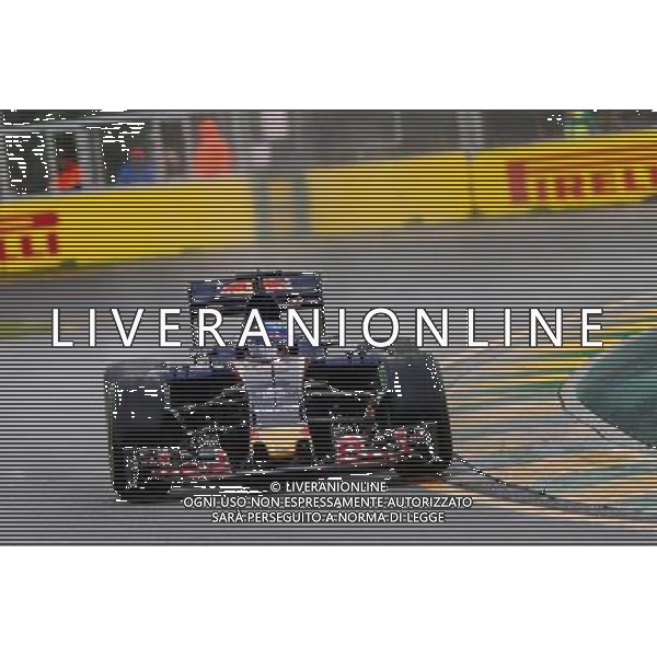 Max Verstappen (NLD) Scuderia Toro Rosso STR11. 18.03.2016. Formula 1 World Championship, Rd 1, Australian Grand Prix, Albert Park, Melbourne, Australia, Practice Day. - www.xpbimages.com, EMail: requests@xpbimages.com - copy of publication required for printed pictures. Every used picture is fee-liable. © Copyright: Moore / XPB Images /Agenzia Aldo Liverani s.a.s./ONLY ITALY-EDITORIAL USE ONLY