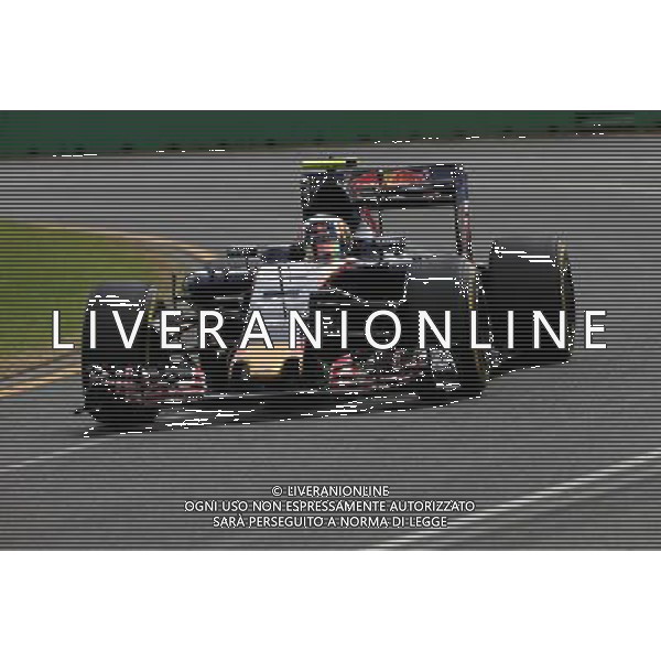 Carlos Sainz (ESP), Scuderia Toro Rosso 19.03.2016. Formula 1 World Championship, Rd 1, Australian Grand Prix, Albert Park, Melbourne, Australia, Qualifying Day. - www.xpbimages.com, EMail: requests@xpbimages.com - copy of publication required for printed pictures. Every used picture is fee-liable. © Copyright: Charniaux / XPB Images /Agenzia Aldo Liverani s.a.s./ONLY ITALY-EDITORIAL USE ONLY