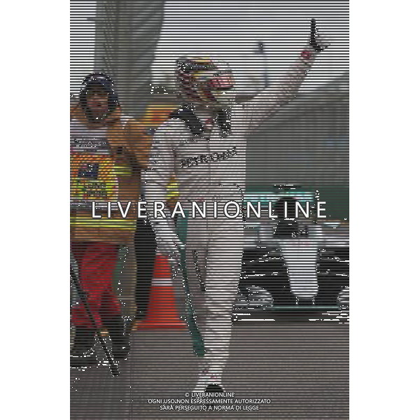 Lewis Hamilton (GBR) Mercedes AMG F1 celebrates his in parc ferme. 19.03.2016. Formula 1 World Championship, Rd 1, Australian Grand Prix, Albert Park, Melbourne, Australia, Qualifying Day. - www.xpbimages.com, EMail: requests@xpbimages.com - copy of publication required for printed pictures. Every used picture is fee-liable. © Copyright: Moy / XPB Images /Agenzia Aldo Liverani s.a.s./ONLY ITALY-EDITORIAL USE ONLY