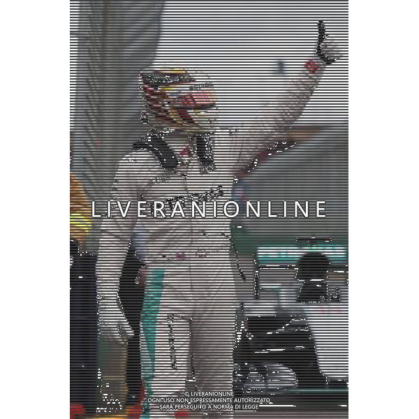Lewis Hamilton (GBR) Mercedes AMG F1 celebrates his in parc ferme. 19.03.2016. Formula 1 World Championship, Rd 1, Australian Grand Prix, Albert Park, Melbourne, Australia, Qualifying Day. - www.xpbimages.com, EMail: requests@xpbimages.com - copy of publication required for printed pictures. Every used picture is fee-liable. © Copyright: Moy / XPB Images /Agenzia Aldo Liverani s.a.s./ONLY ITALY-EDITORIAL USE ONLY