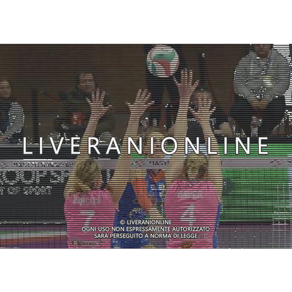 Lega Pallavolo Serie A Femminile-Finali Coppa Italia 2016-Semifinale Ravenna - 19.03.2016 Metalleghe Sanitars Montichiari-Nordmeccanica Piacenza Nella Foto:Tomsia Berenika fermata da Marconi Francesca e Bauer Christina /Ph.Vitez-Ag. Aldo Liverani