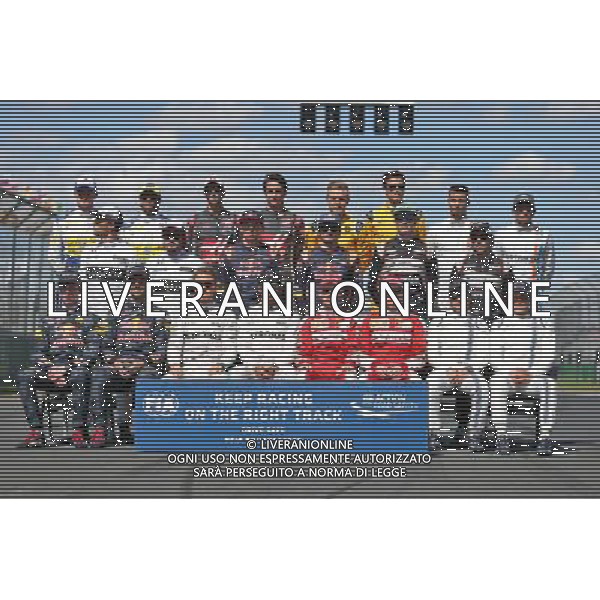 The drivers start of season group photograph. 20.03.2016. Formula 1 World Championship, Rd 1, Australian Grand Prix, Albert Park, Melbourne, Australia, Race Day. - www.xpbimages.com, EMail: requests@xpbimages.com - copy of publication required for printed pictures. Every used picture is fee-liable. Â© Copyright: Moy / XPB Images/Agenzia Aldo Liverani s.a.s./ONLY ITALY/EDITORIAL USE ONLY