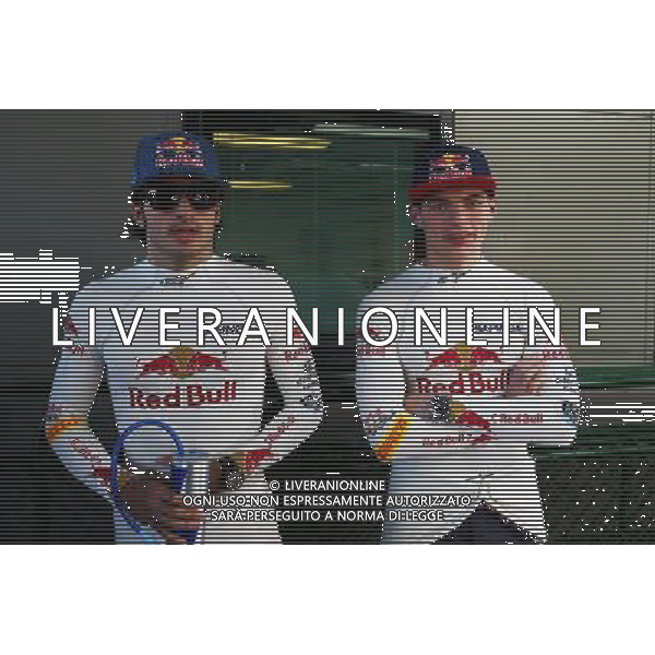(L to R): Carlos Sainz Jr (ESP) Scuderia Toro Rosso with team mate Max Verstappen (NLD) Scuderia Toro Rosso. 20.03.2016. Formula 1 World Championship, Rd 1, Australian Grand Prix, Albert Park, Melbourne, Australia, Race Day. - www.xpbimages.com, EMail: requests@xpbimages.com - copy of publication required for printed pictures. Every used picture is fee-liable. Â© Copyright: Batchelor / XPB Images/Agenzia Aldo Liverani s.a.s./ONLY ITALY/EDITORIAL USE ONLY